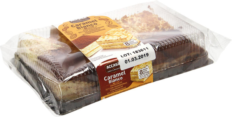 Biskuittörtchen mit 37,5 % Creme (Karamellgeschmack), mit Kakaopulver bestreut & Biskuitörtchen mit 50% Creme (Vanillegeschmack), mit Erdnüssen bestreut