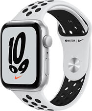 APPLE Watch Nike SE (GPS) 44 mm - Smartwatch (Taille unique 140-210 mm, Fluorélastomère, Argent / Platine pur / Noir)