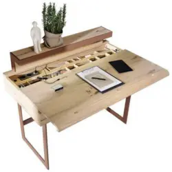 Sekretär in Kupferfarben, Bronzefarben