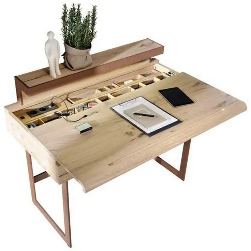 Sekretär in Kupferfarben, Bronzefarben