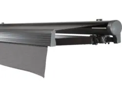 SOLUNA Halbkassettenmarkise Comfort 5,5x3,5 Stoff Dessin U104 Gestell DB703 dunkelgrau Antrieb rechts inkl. Motor, Sonnen und Windwächter, Wandschalter