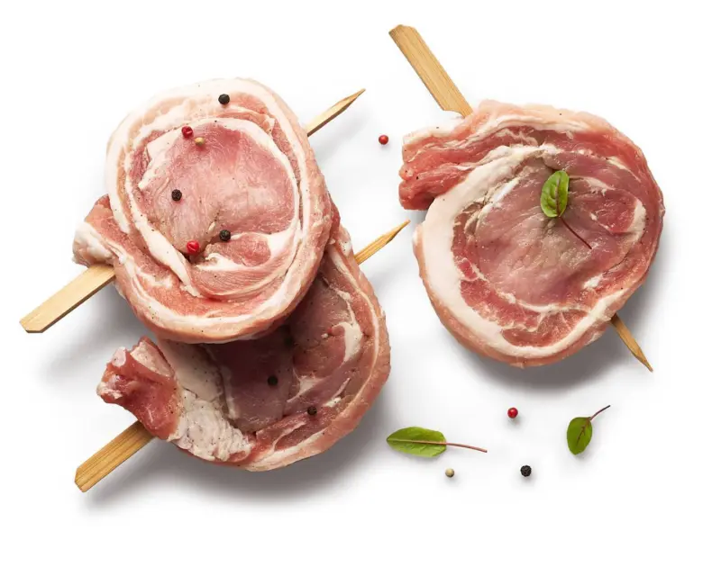 Поркета от свински гърди и контрафилe от свежата витрина