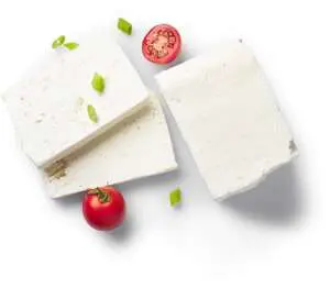 Сирене от краве мляко от свежата витрина