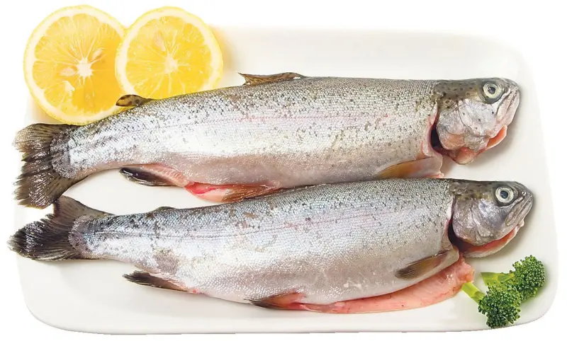 Сьомгова пъстърва от свежата витрина