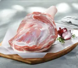 Porc : épaule entière avec os