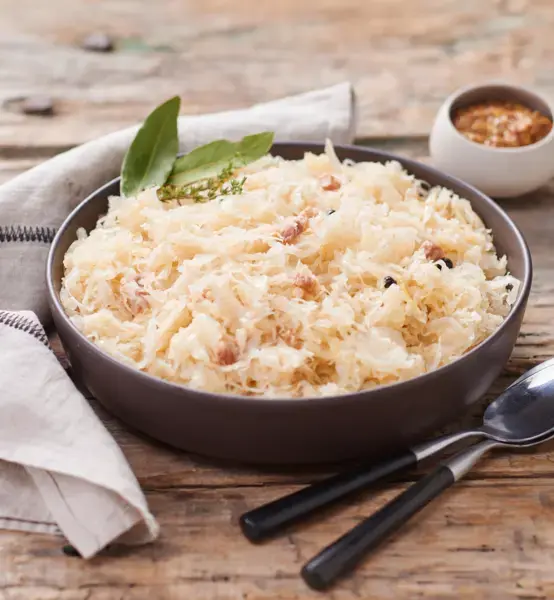 Choucroute cuisinée aux lardons et au vin blanc