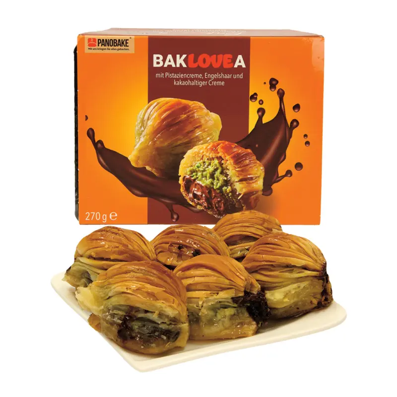 Blätterteiggebäck mit Pistaziencreme, Teigfäden und kakaohaltige Creme, tiefgefroren.