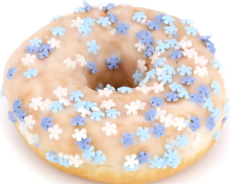 Донът с бяла глазура и захарни снежинки