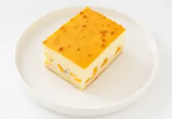 K&auml;sekuchen mit Pfirsich