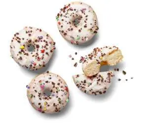 Донът с бяла глазура и бонбони