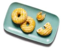 Донът с манго и чийзкейк от нашата пекарна