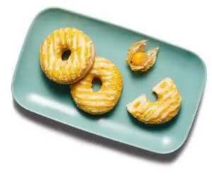 Донът с манго и чийзкейк от нашата пекарна