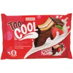 Mix Markt &ldquo;TOO COOL STRAWBERRY SPLASH&ldquo; Biskuitschnitte, &uuml;berzogen mit 28 % kakaohaltiger Glasur und gef&uuml;llt mit zwei Cremef&uuml;llungen mit Milch- (14%) und Erdbeergeschmack (12%). - bis 24.01.2026
