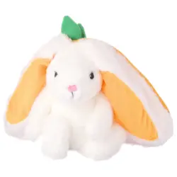 Pl&uuml;schhase in Karotte