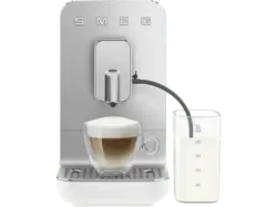 Smeg BCC13WHMEU Kaffeevollautomat (Wei&szlig;, Integrierte Kaffeem&uuml;hle aus Edelstahl, 19 bar, Milchschlauch)
