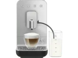 Smeg BCC13BLMEU Kaffeevollautomat (Schwarz, Integrierte Kaffeem&uuml;hle aus Edelstahl, 19 bar, Milchschlauch)