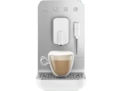 Smeg BCC12WHMEU Classic Kaffeevollautomat (Wei&szlig;, Integrierte Kaffeem&uuml;hle aus Edelstahl, 19 bar, Dampfd&uuml;se)