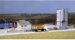 Auhagen 12 264 H0, TT Kleines Tanklager mit Hochtank