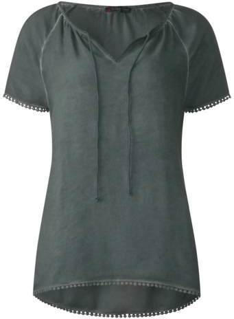 Feminines Shirt mit Borten