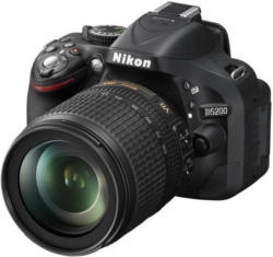 NIKON D5200 mit AF-S VR DX 18-105(VBA350K005)