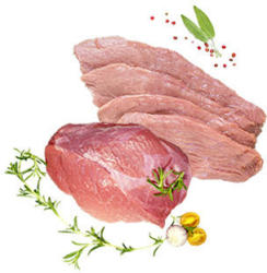 Frische Kalbsschnitzel, Kalbsbraten oder Kalbsgulasch aus der Keule, je 100 g