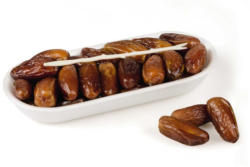 Datteln 'Deglet Nour' mit Stein aus Tunesien