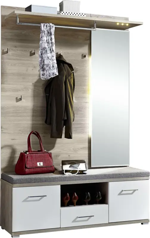 Garderobe in Weiß/Silbereiche